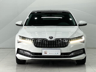 2023 Skoda Superb III Рестайлинг, белый, 2150000 рублей, вид 1