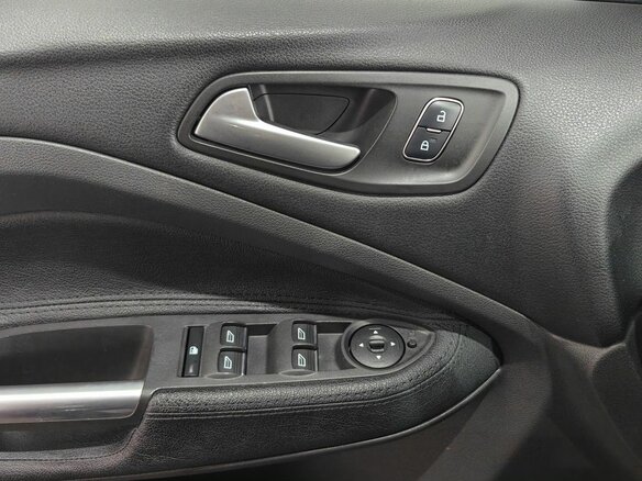 2017 Ford Kuga II Рестайлинг, чёрный, 1300000 рублей - вид 14