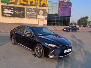 2023 Toyota Camry VIII (XV70) Рестайлинг, чёрный, 3400000 рублей, вид 2