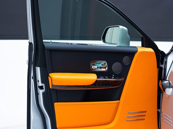 2023 Rolls-Royce Phantom Extended VIII Рестайлинг (Series II), серебристый, 50000000 рублей - вид 24