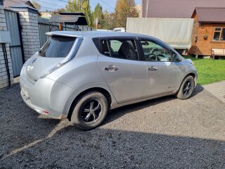 2011 Nissan Leaf (EM61) I (ZE0/AZE0), серый, 900000 рублей, вид 3