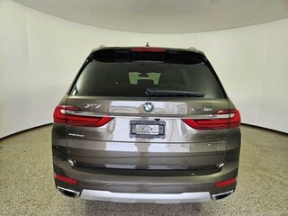 2021 BMW X7 40i I (G07), зелёный, 7200000 рублей, вид 4