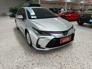 2023 Toyota Corolla XII (E210), серебристый, 1300000 рублей, вид 1
