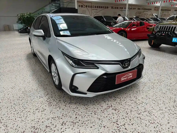 2023 Toyota Corolla XII (E210), серебристый, 1300000 рублей