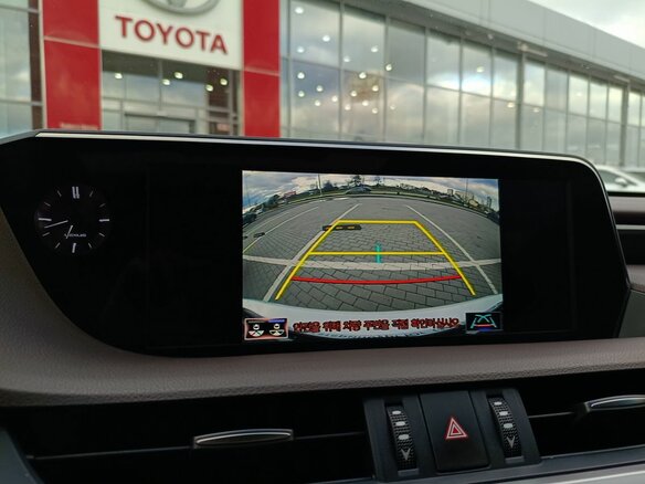 2018 Lexus ES 300h VII, белый, 4200000 рублей - вид 12