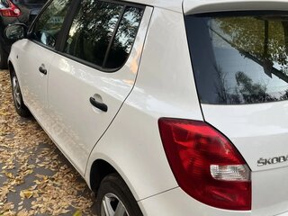 2013 Skoda Fabia II Рестайлинг, белый, 730000 рублей, вид 3