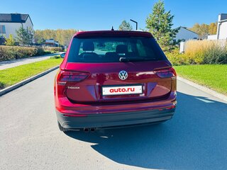 2020 Volkswagen Tiguan II, красный, 2300000 рублей, вид 4