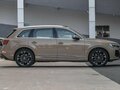2025 Audi Q7 55 TFSI II (4M) Рестайлинг 2, бежевый, 13100000 рублей - вид 7