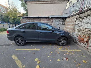 2018 Volkswagen Polo V Рестайлинг, серый, 500000 рублей, вид 1