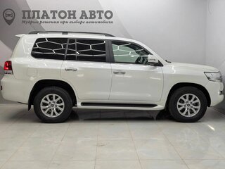 2019 Toyota Land Cruiser 200 Series Рестайлинг 2, белый, 5929000 рублей, вид 5