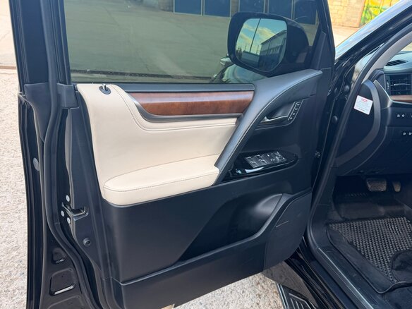 2016 Lexus LX 450d III Рестайлинг 2, чёрный, 6350000 рублей - вид 8