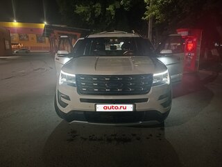 2015 Ford Explorer V Рестайлинг, белый, 2200000 рублей, вид 2