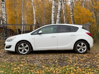 2012 Opel Astra J Рестайлинг, белый, 545000 рублей, вид 3