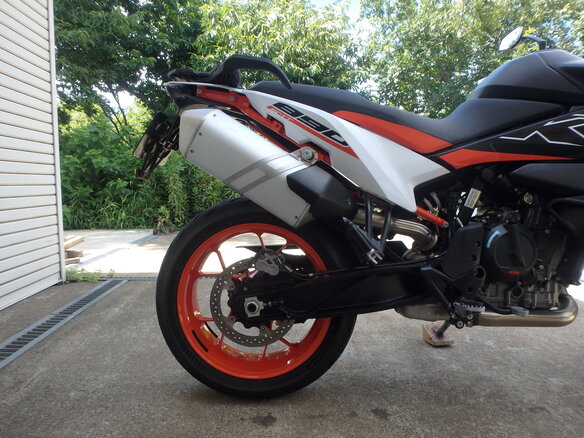 2023 KTM 890 SMT, чёрный, 1200000 рублей - вид 13