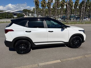 2021 Kia Seltos I, белый, 1950000 рублей, вид 3