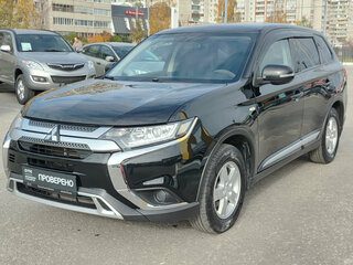 2020 Mitsubishi Outlander III Рестайлинг 3, чёрный, 1880000 рублей, вид 1