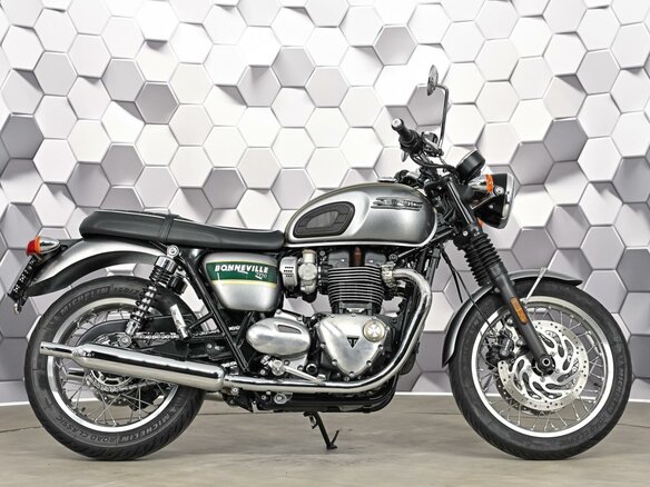 2022 Triumph Bonneville T120, зелёный, 947000 рублей - вид 2