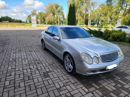 2002 Mercedes-Benz E-Класс 240 III (W211, S211), серебристый, 520000 рублей, вид 3