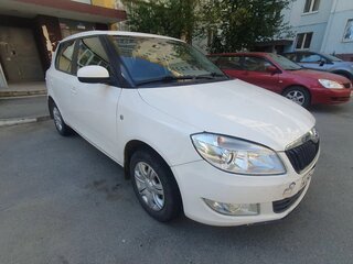 2013 Skoda Fabia II Рестайлинг, белый, 449000 рублей, вид 3
