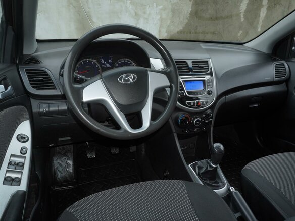 2011 Hyundai Solaris I, фиолетовый, 699000 рублей - вид 5