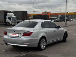 2009 BMW 5 серии 525xi V (E60/E61) Рестайлинг, серебристый, 999000 рублей, вид 4