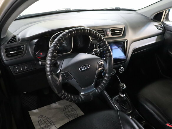 2015 Kia Rio III Рестайлинг, бежевый, 838000 рублей - вид 8