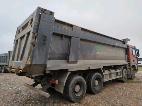 2024 Shacman (Shaanxi) SX3318, красный, 5300000 рублей, вид 3