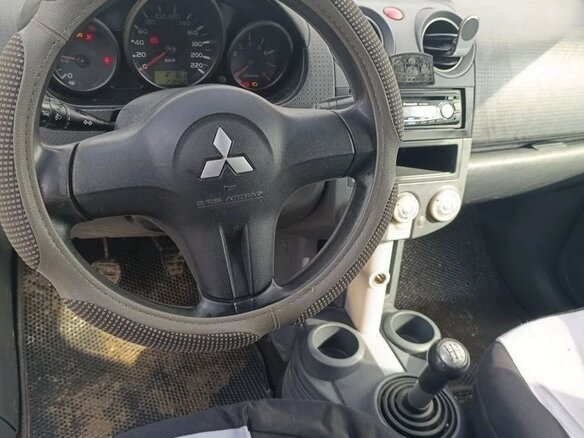2008 Mitsubishi Colt CZ1 VI (Z30) Рестайлинг, белый, 280000 рублей - вид 9