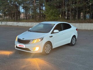2013 Kia Rio 4-speed III, белый, 560000 рублей, вид 1