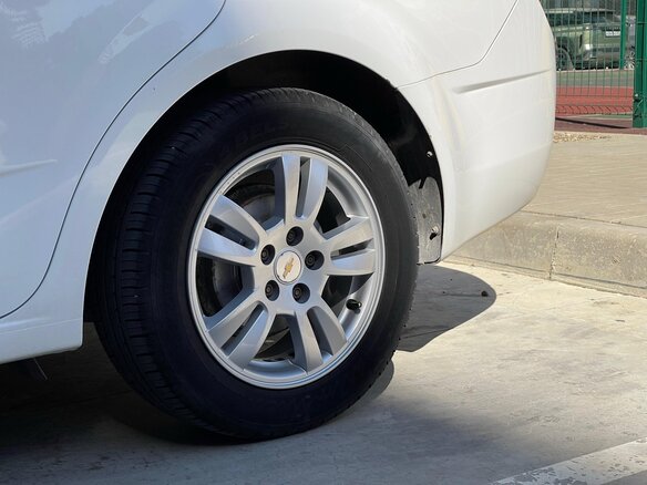 2013 Chevrolet Aveo II, белый, 700000 рублей - вид 11