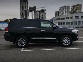 2019 Toyota Land Cruiser 200 Series Рестайлинг 2, чёрный, 8487000 рублей, вид 4