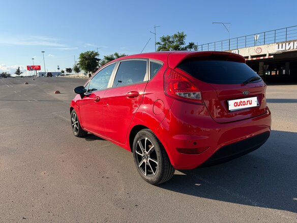 2009 Ford Fiesta Mk6, красный - вид 6