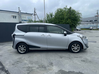 2018 Toyota Sienta II Рестайлинг, серый, 1379000 рублей, вид 4