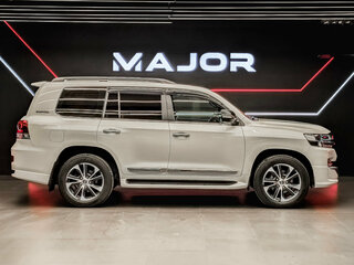 2019 Toyota Land Cruiser 200 Series Рестайлинг 2, белый, 7550000 рублей, вид 4
