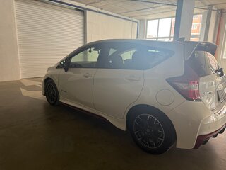 2017 Nissan Note Nismo e-Power II Рестайлинг, белый, 1535000 рублей, вид 2