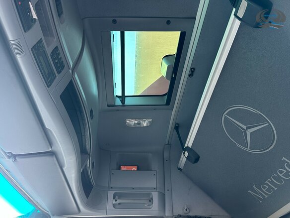 2017 Mercedes-Benz Actros, красный, 4200000 рублей - вид 19