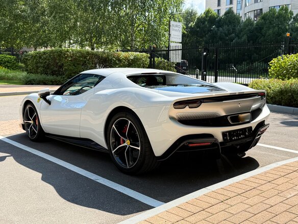 2022 Ferrari 296 GTB, белый, 25900000 рублей - вид 9