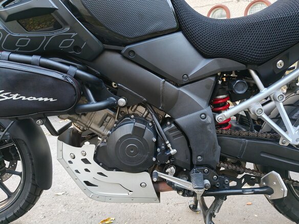 2015 Suzuki V-Strom 1000, чёрный, 750000 рублей - вид 8