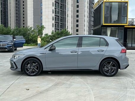 2023 Volkswagen Golf VIII, серый, 1640000 рублей, вид 5