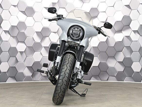 2018 Harley-Davidson Sport Glide, серебристый, 1549000 рублей - вид 4