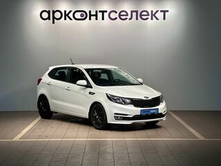 2017 Kia Rio III Рестайлинг, белый, 1040000 рублей, вид 3