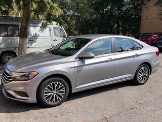 2020 Volkswagen Jetta 6-speed VII, серебристый, 1370000 рублей, вид 3