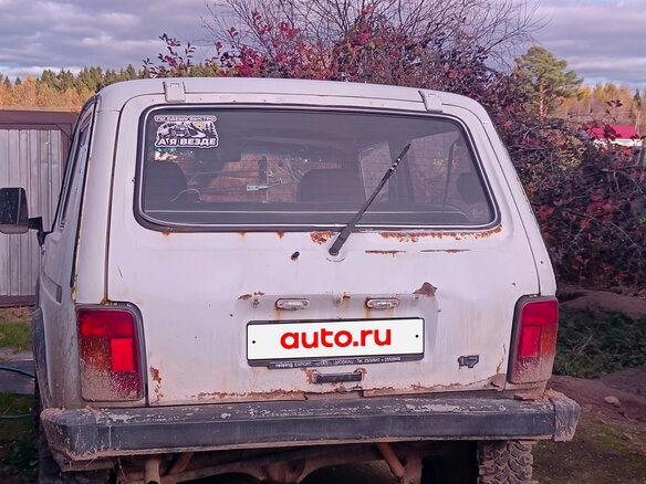 1998 Lada (ВАЗ) 2121 (4x4) I Рестайлинг, белый, 150000 рублей - вид 1
