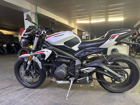 2021 Triumph Street Triple, белый, 780000 рублей, вид 1