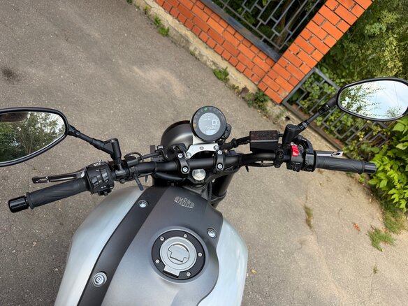 2020 Yamaha XSR900, серебристый, 970000 рублей - вид 9
