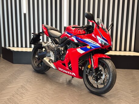 2024 Honda CBR 650R, красный, 1243143 рублей, вид 1