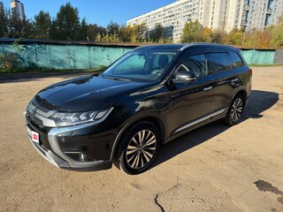 2020 Mitsubishi Outlander III Рестайлинг 3, чёрный, 2300000 рублей, вид 1