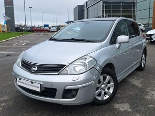 2013 Nissan Tiida I Рестайлинг, серебристый, 599000 рублей, вид 1
