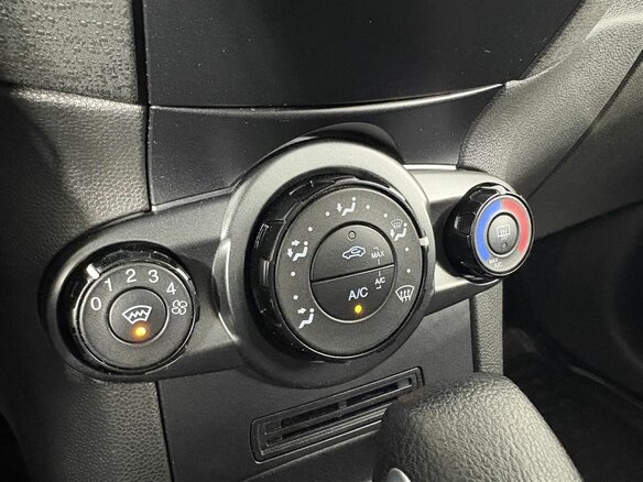 2015 Ford Fiesta Mk6 Рестайлинг, синий, 669000 рублей - вид 13