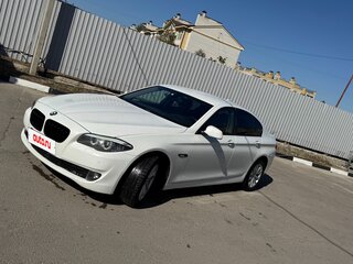 2013 BMW 5 серии 525d xDrive VI (F10/F11/F07), белый, 1750000 рублей, вид 3
